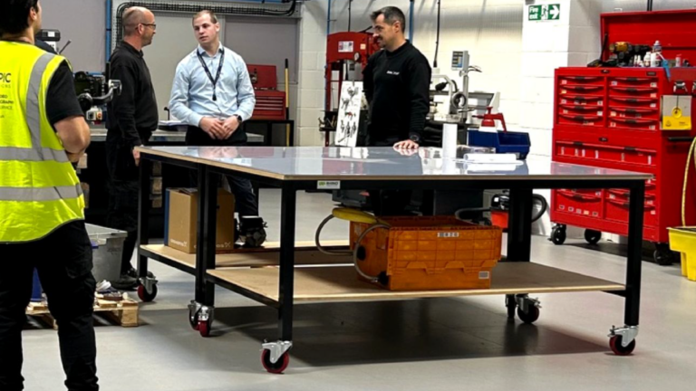 Rhino Heavy Duty Mobile Workbench with Undershelf DP Small 01