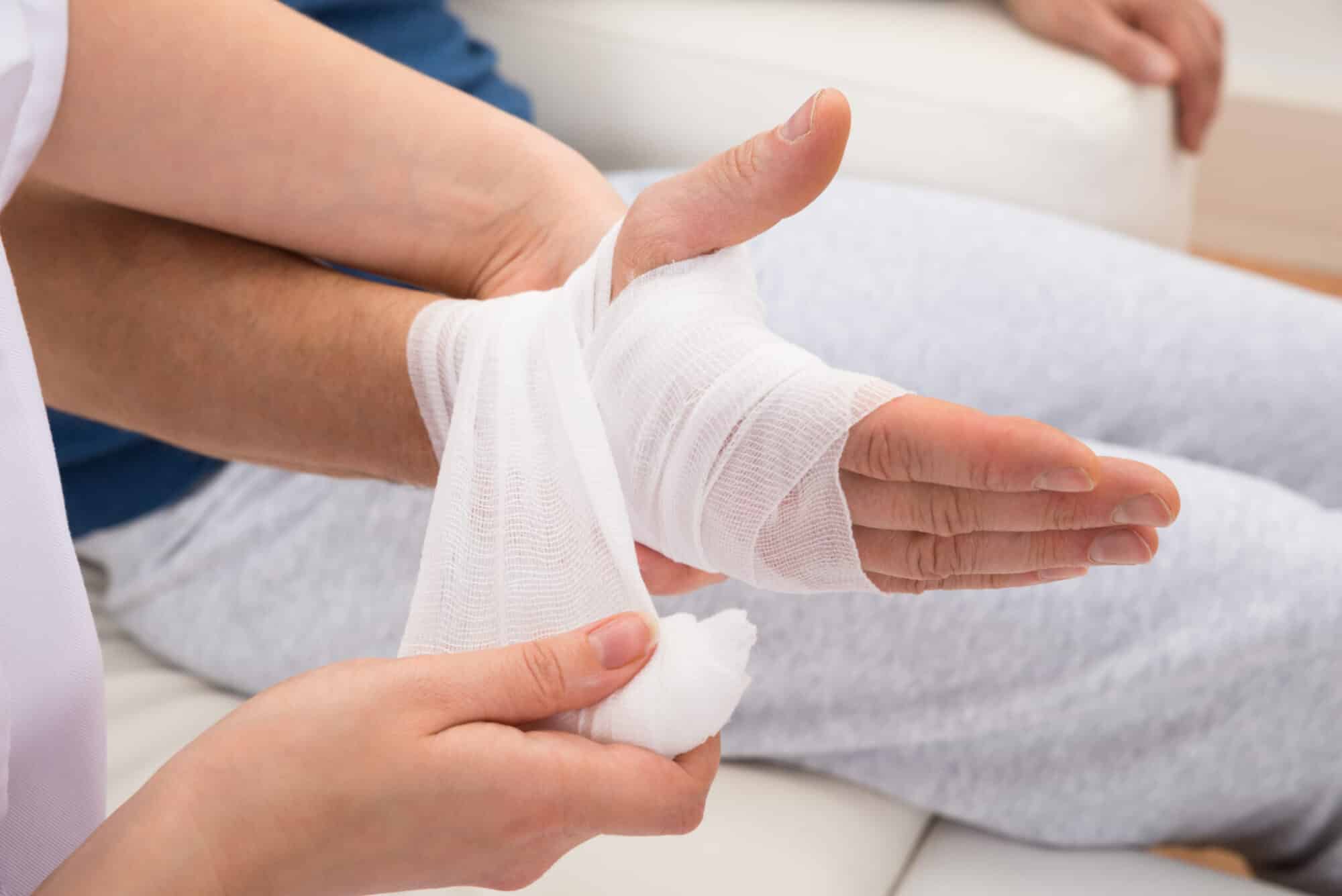 How To Reduce Warehouse Cutting Injuries? Rhino Guide